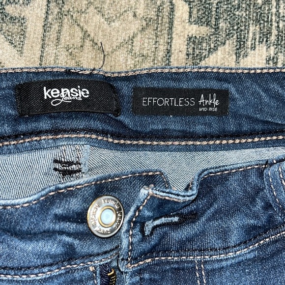 Kensie women’s effortless ankle Blue Distressed Jeans size 8 - Picture 4 of 7